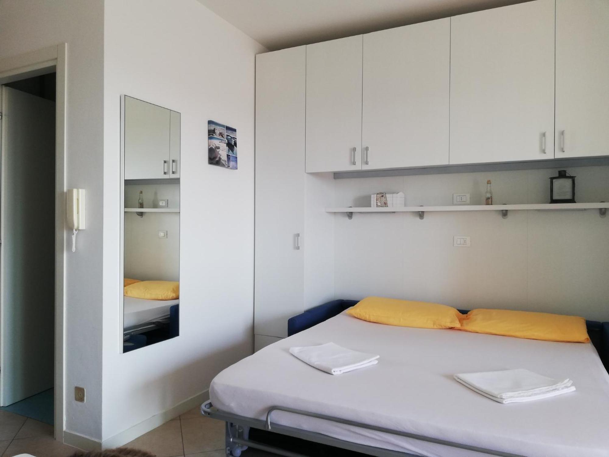 Signora Ruth - Aprilia Residence Априлия-Мариттима Экстерьер фото